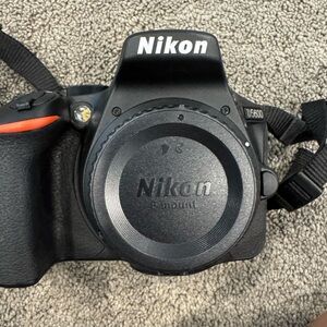 Nikon D5600 Camera